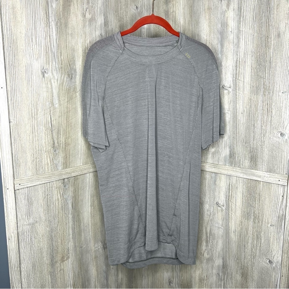 lululemon athletica Gray Short Sleeve Tee